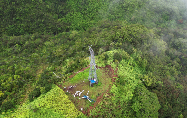Remplacement du câble de garde une liaison aérienne en 90 000 Volts